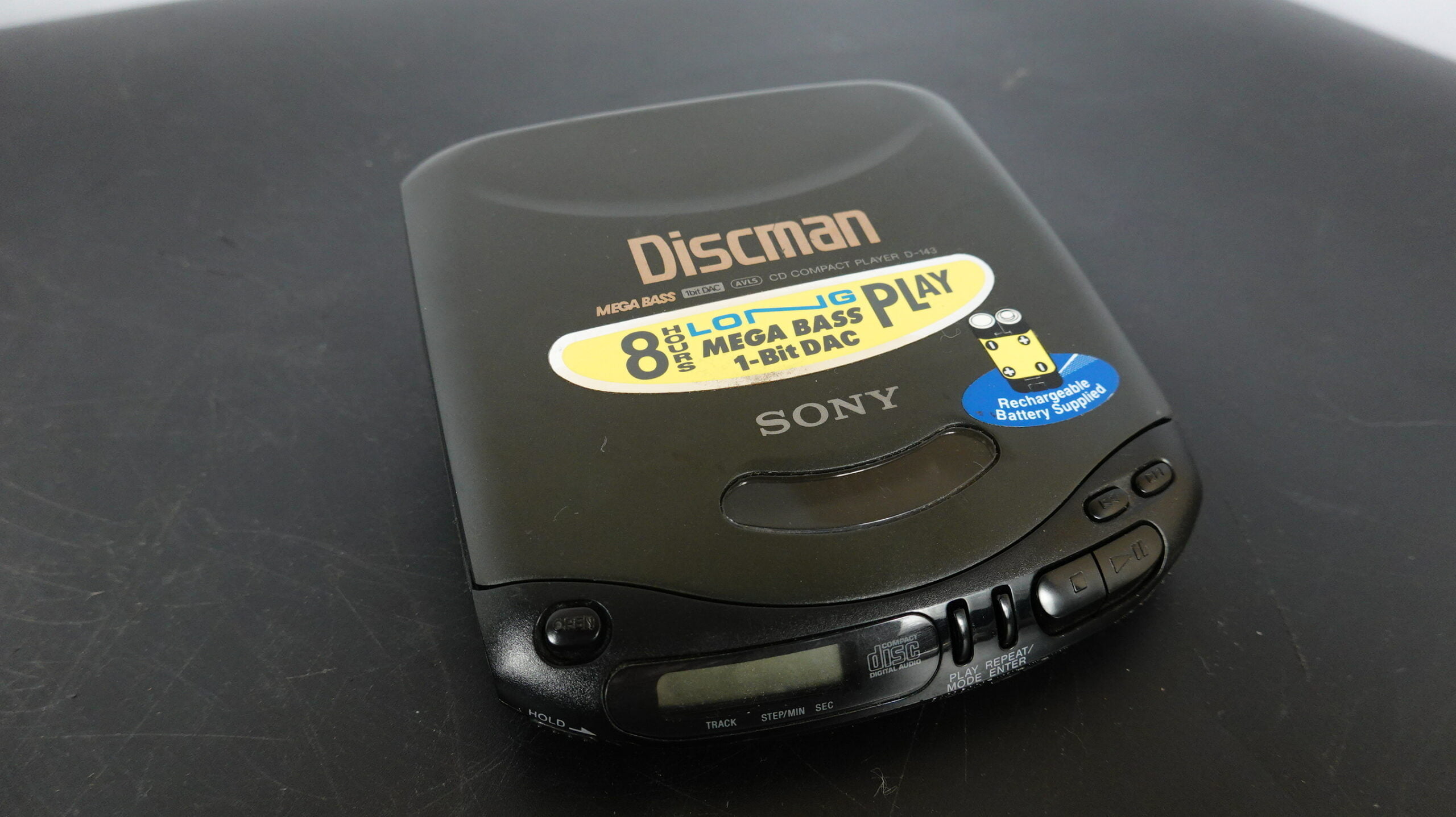 Sony Discman D-9 Mega Bass compact CD player AA battery or